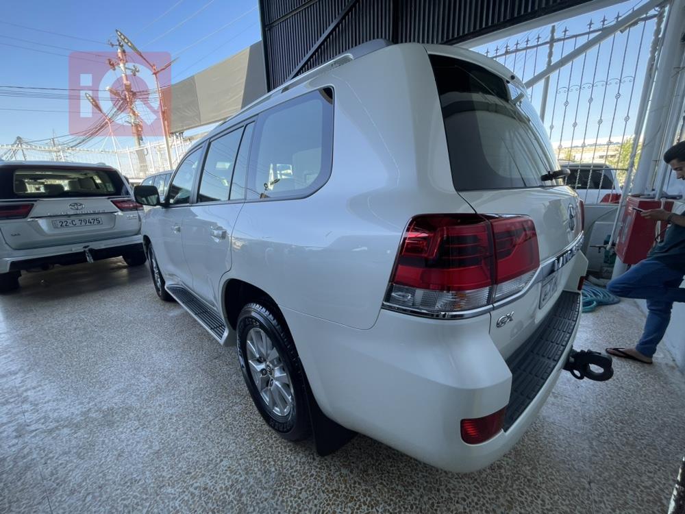 تۆیۆتا لاند کروزەر